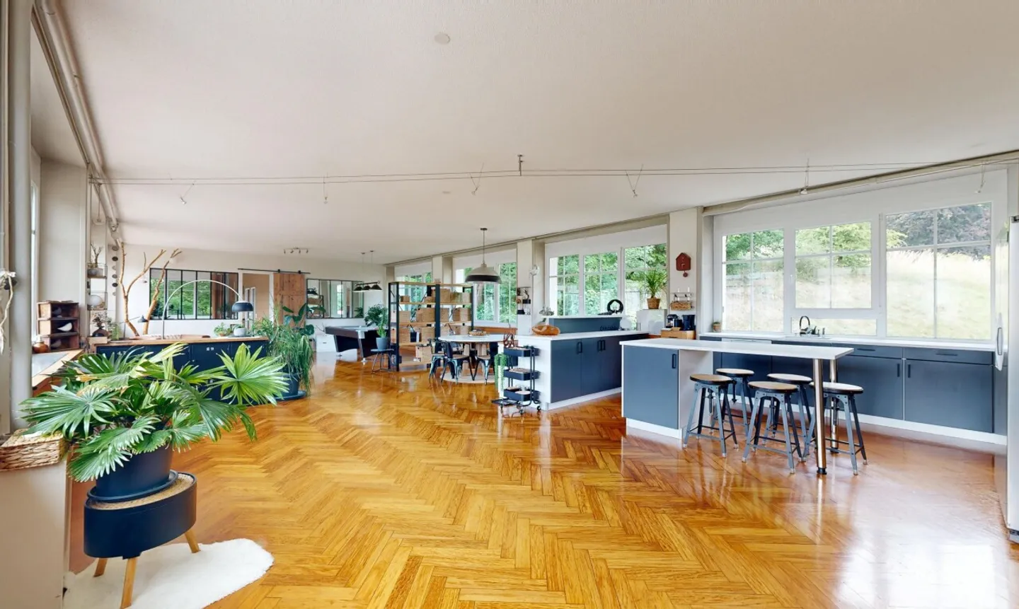 Exceptional 186 m² Loft: Unique Volumes and Total Modularity - Photo 4 of 11