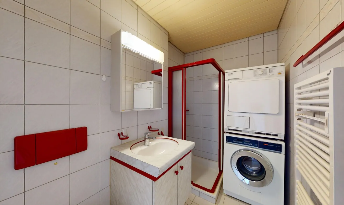 Spacious Maisonette Apartment with a View - Photo 10 of 11