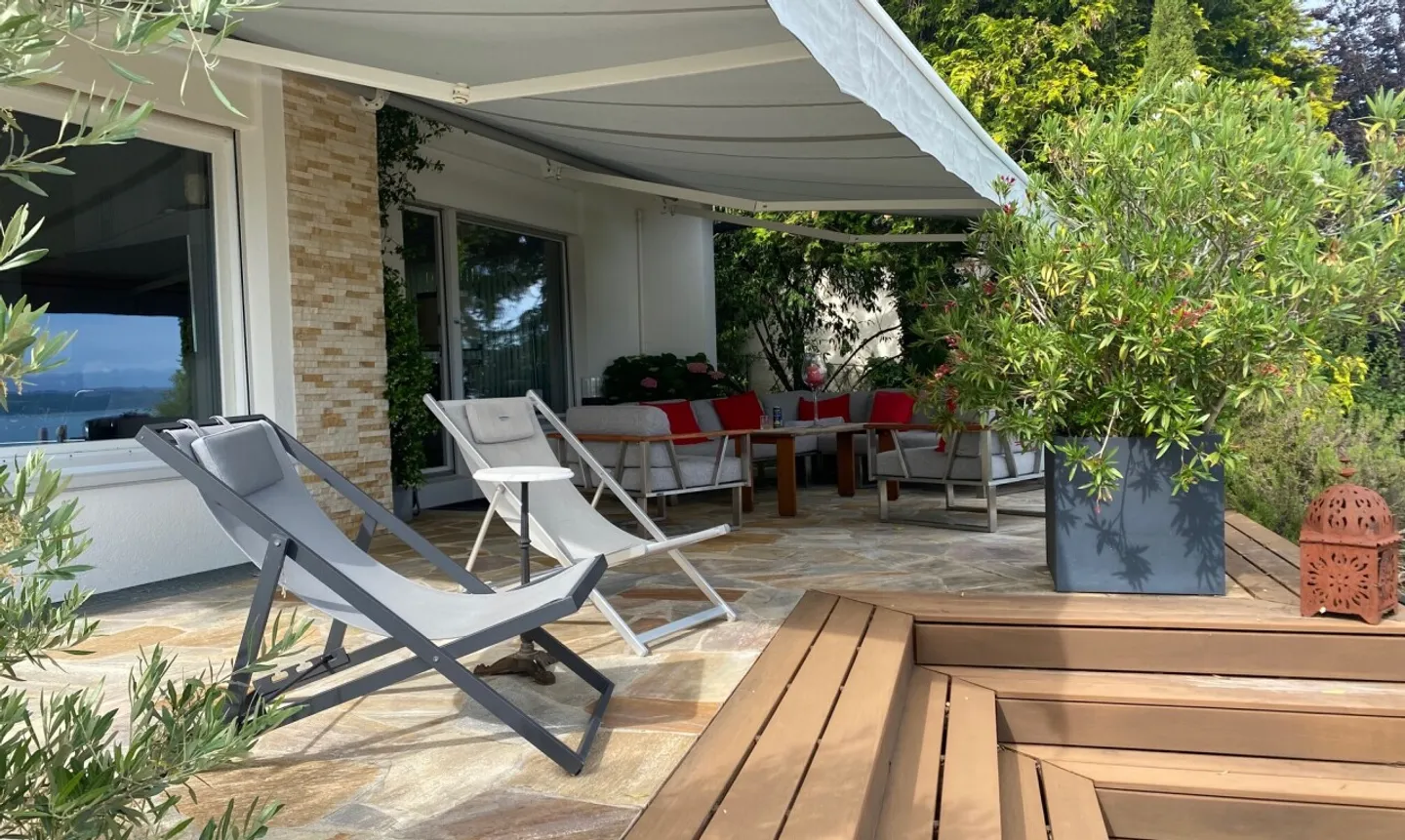 Villa contemporanea eccezionale con piscina e vista sul lago di Neuchâtel - Foto 3 di 11