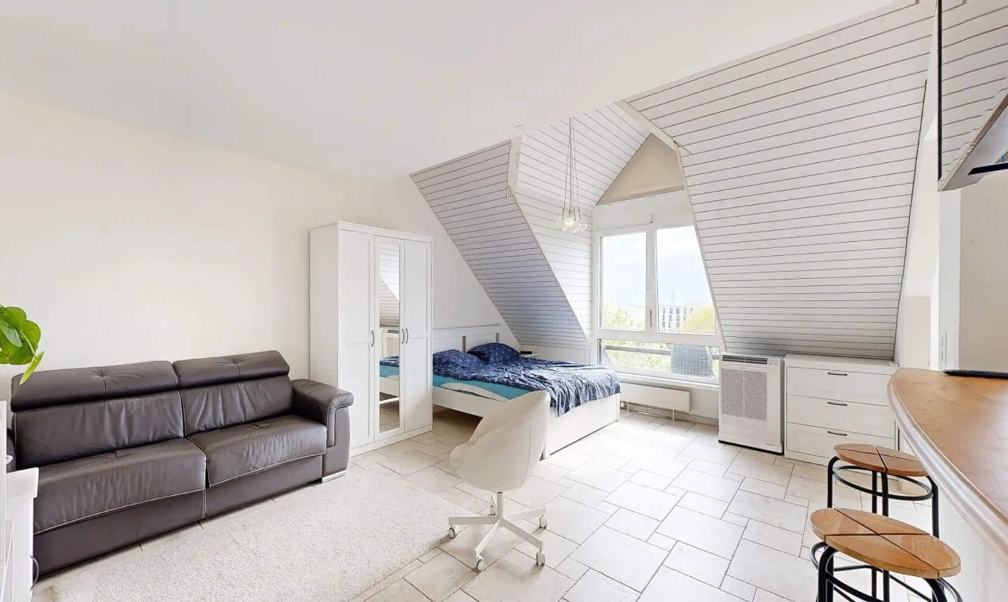 Duplex Attic of 121 m² – 5.5 rooms, ideal for family - Photo 4 of 11