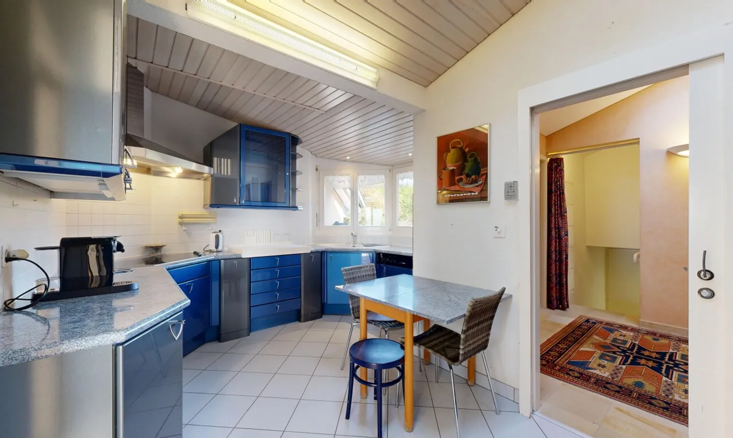 Fascino senza tempo e comfort moderno con vista sul lago! - Foto 4 di 11