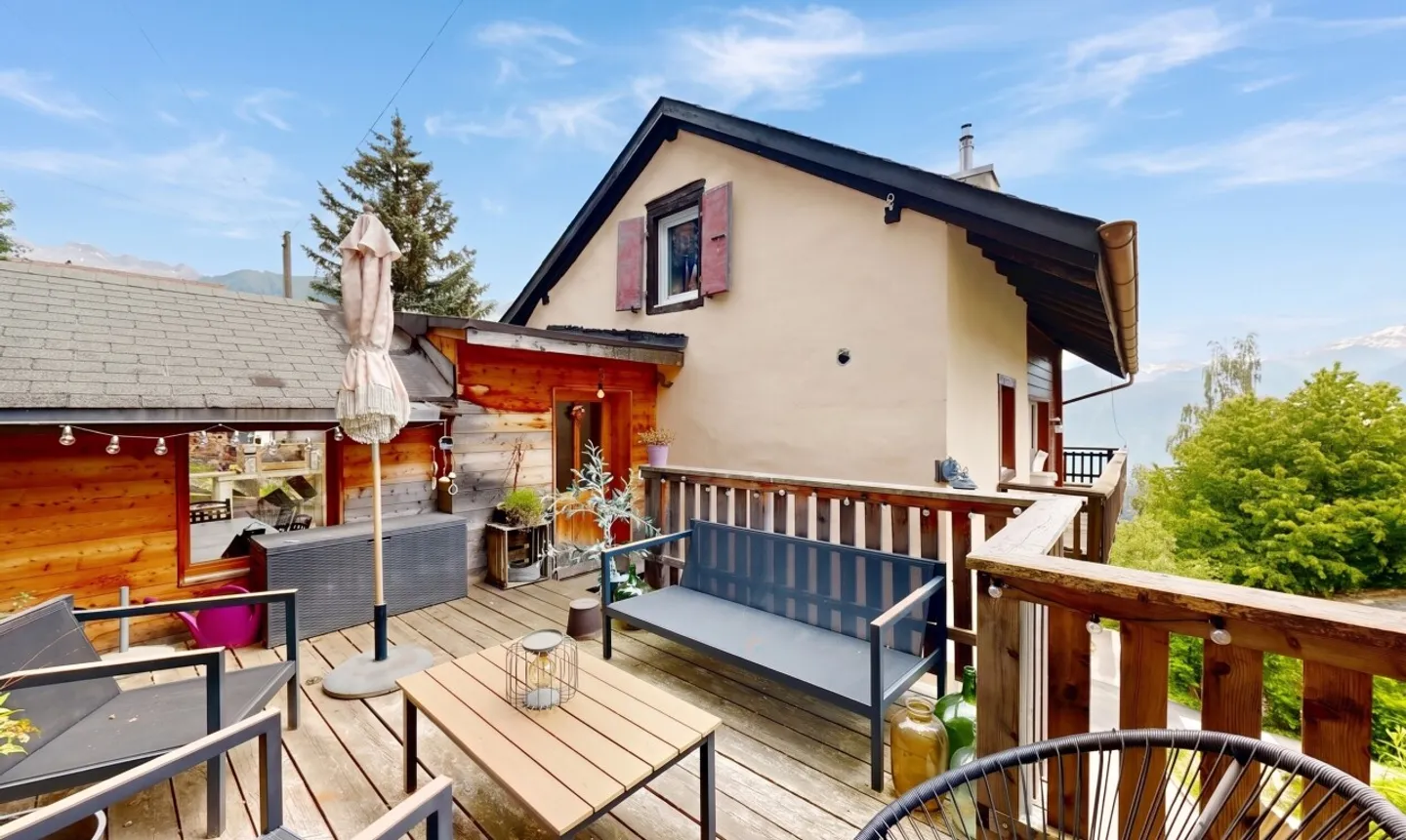 Salvan: Renovated Detached House with Rental Potential - Photo 1 of 11