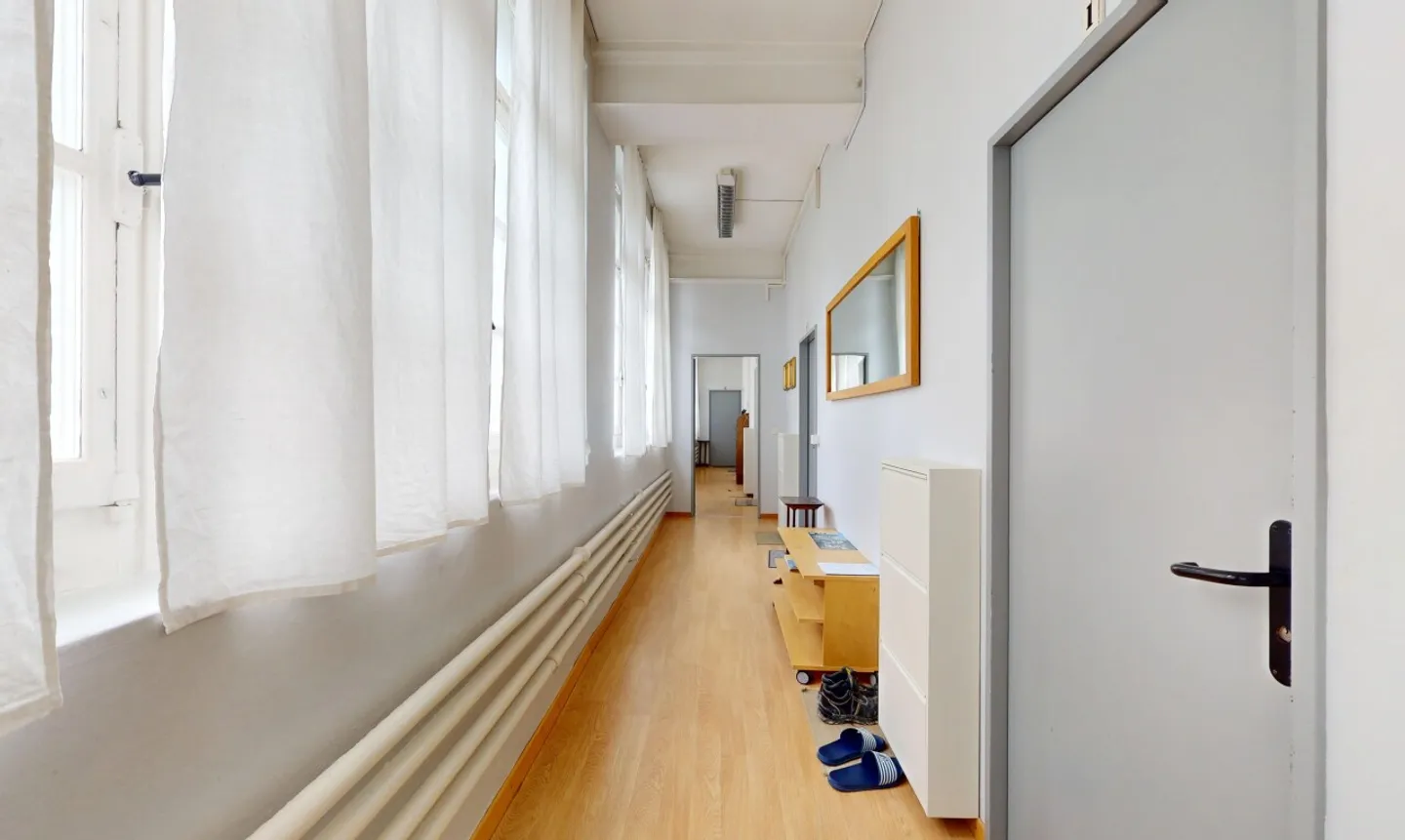 Immeuble lumineux avec potentiel - Photo 2 sur 11