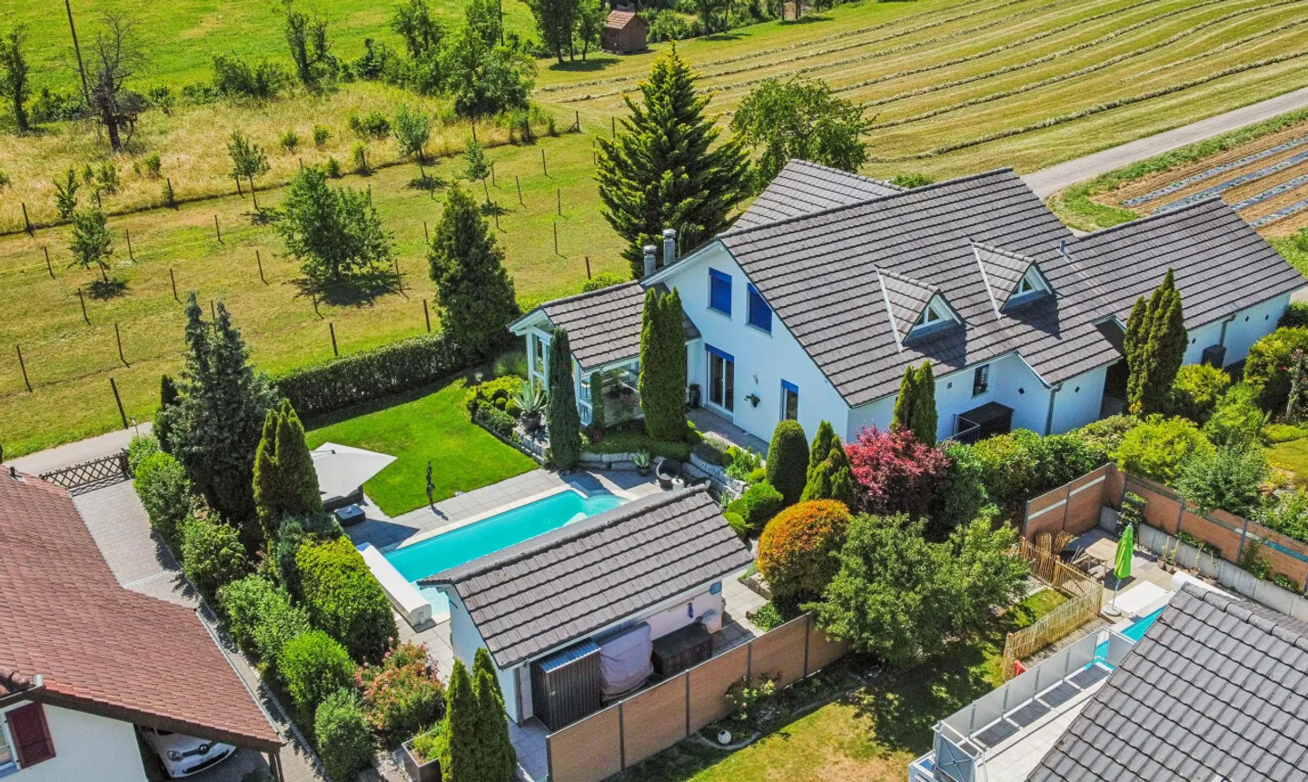Elegante casa con vista mozzafiato e piscina - Foto 12 di 13