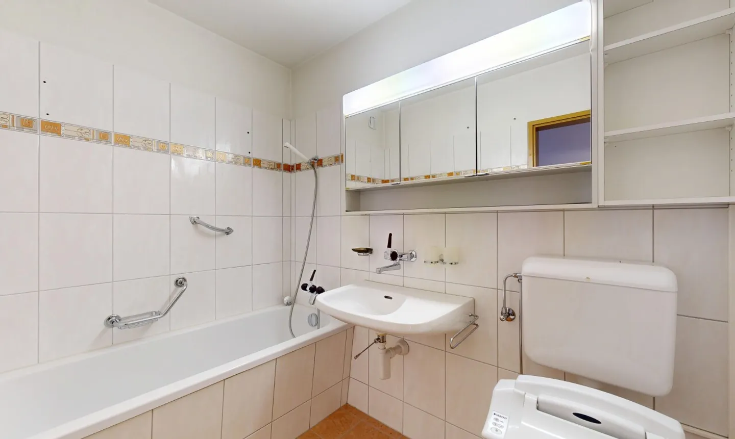 Bright 3.5-room apartment in Schwerzenbach ZH with comfort and charm - Photo 10 of 11