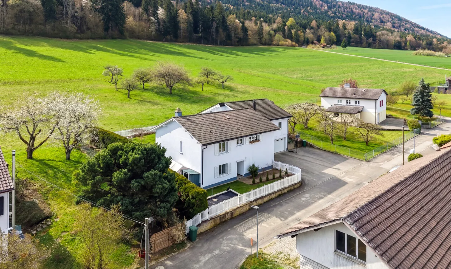 Stunning Villa with Forest View - Photo 10 of 11