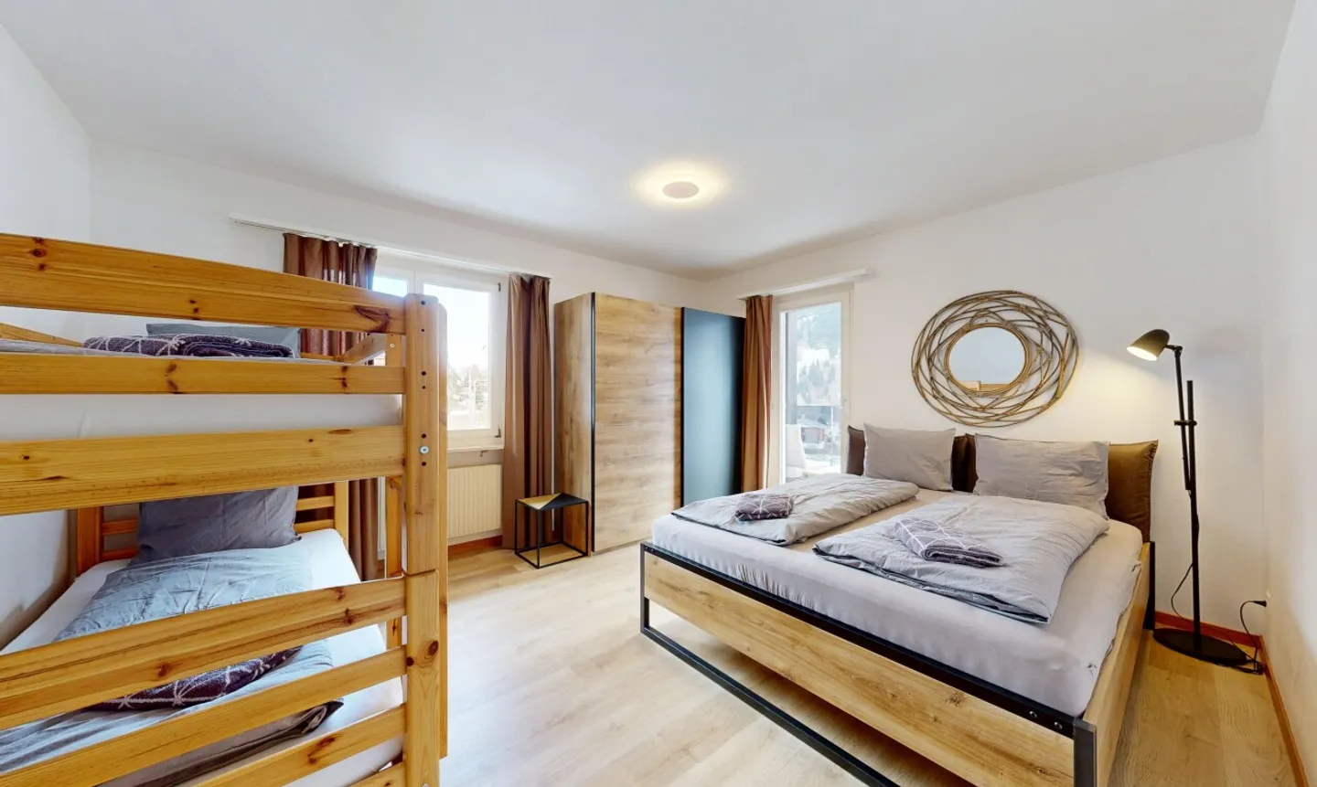 Yield property: Multi-family house with 5 units in Disentis - Photo 3 of 11