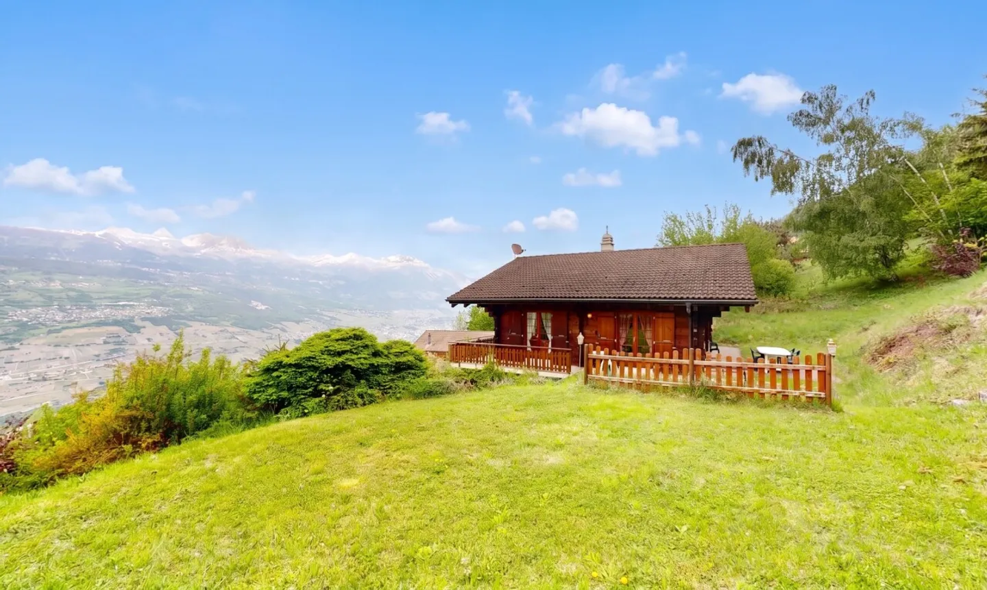 Authentische Blockhütte in den Höhenlagen von Grône - Foto 2 von 11
