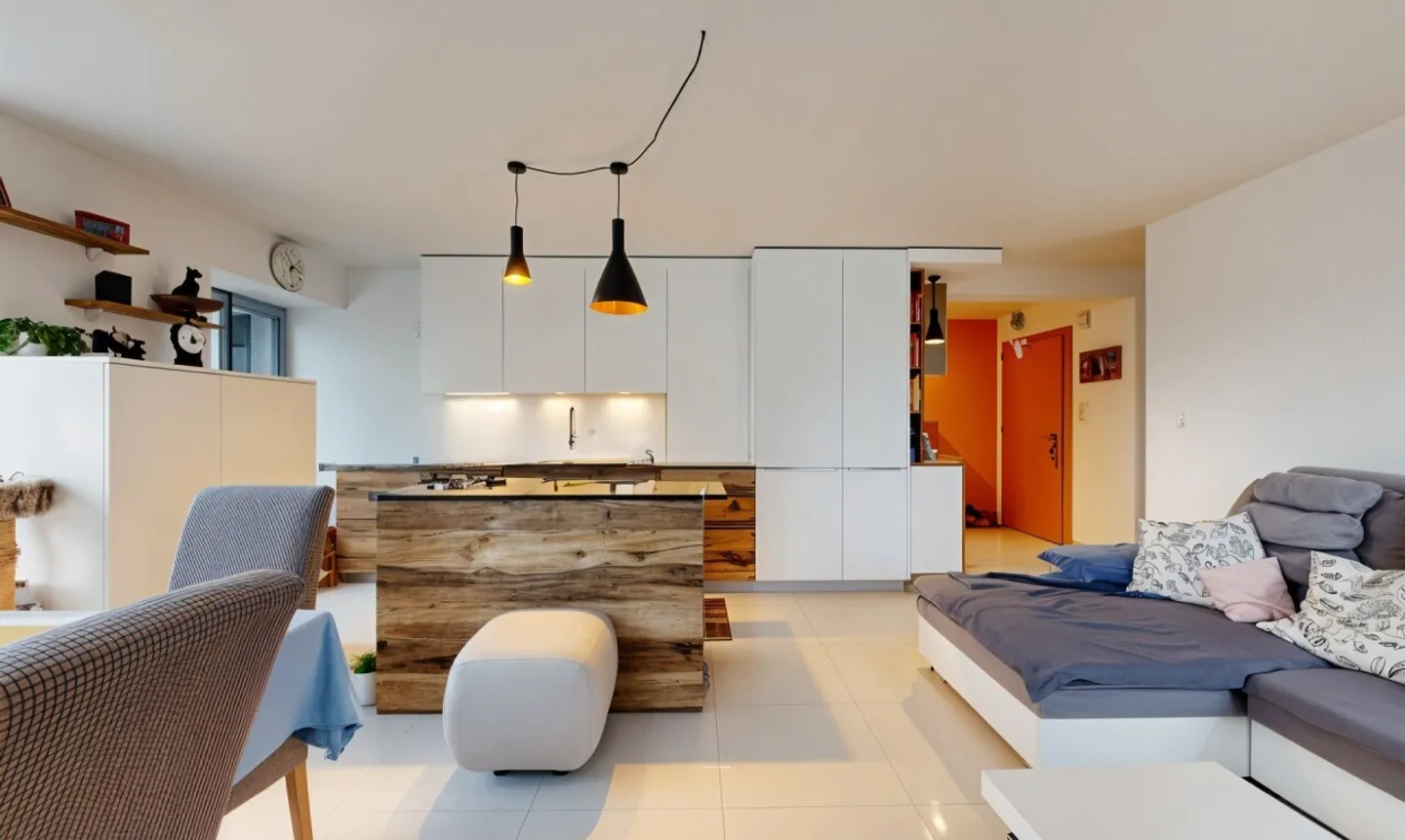 Ampio appartamento luminoso di 5 stanze di 97 m² nel cuore di La Plaine - Foto 4 di 11