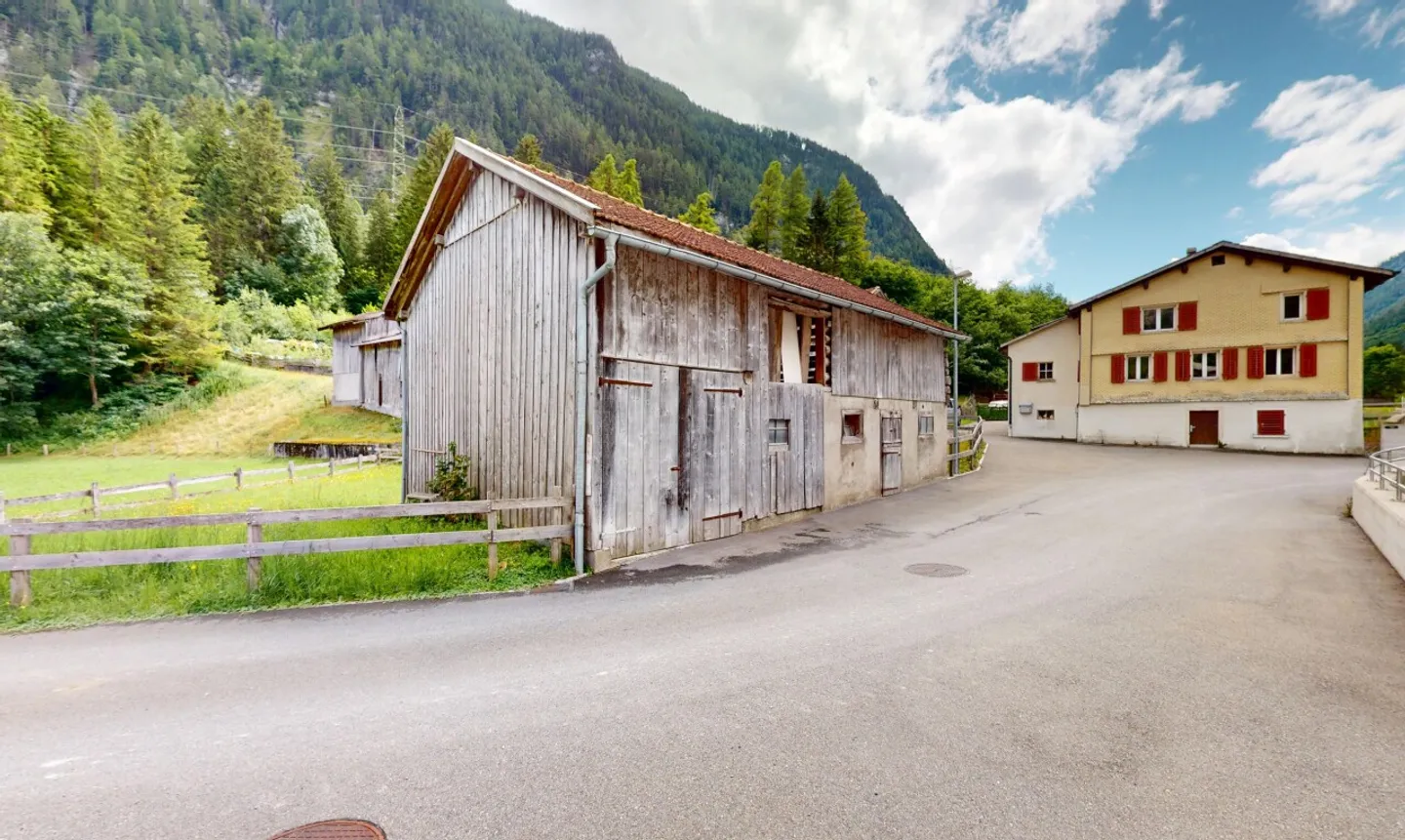 Haus mit Stall und 661 m² Grundstück in idyllischer Lage in Vättis SG - Foto 2 di 11