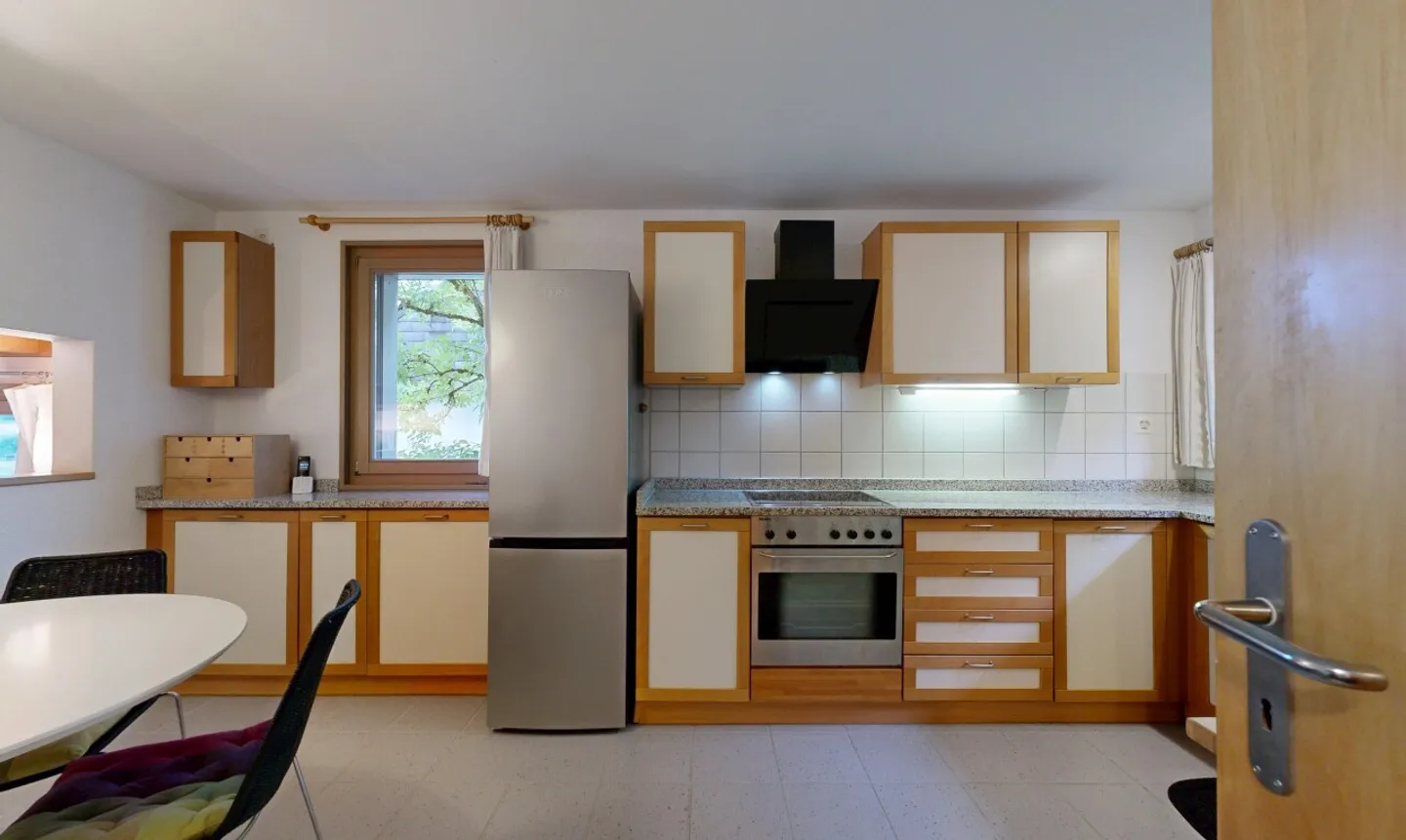 Family-friendly corner terraced house with garden and unobstructed views - Photo 8 of 11