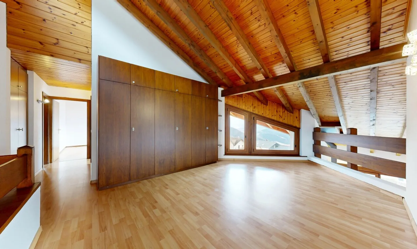 Grande maison avec appartement 2.5 indépendant - Vue dégagée - Foto 10 von 11