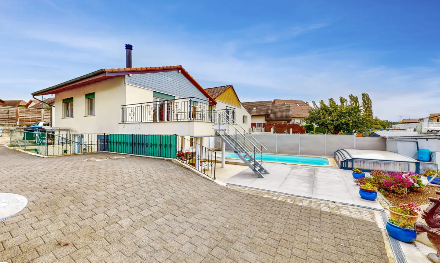 Twin Villa with Pool & Apartment - Photo 12 of 13