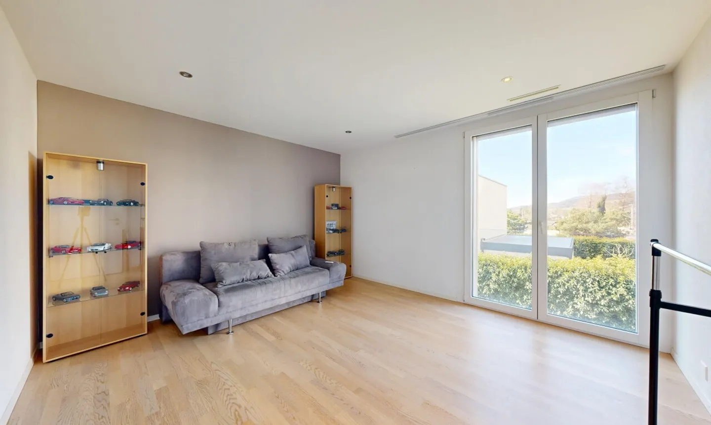 Bright contemporary villa close to the lake and amenities - Photo 9 of 13