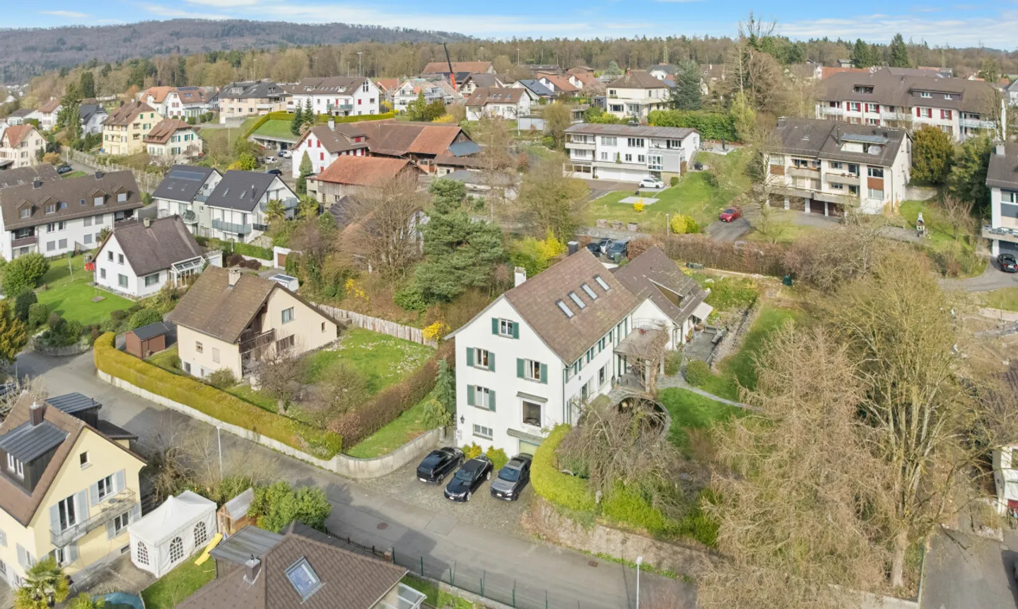 Exklusive 8-Zimmer-Villa mit Gästehaus - Foto 2 von 13