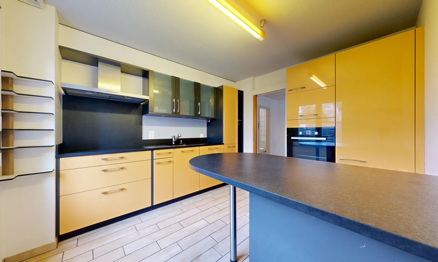 Large 4.5-room apartment on garden level - Photo 4 of 11
