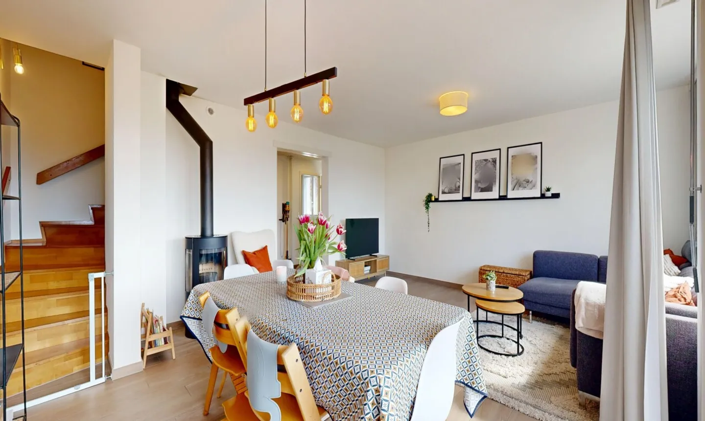 Casa familiare ristrutturata nel cuore di Blonay, a pochi passi dal centro - Foto 3 di 11