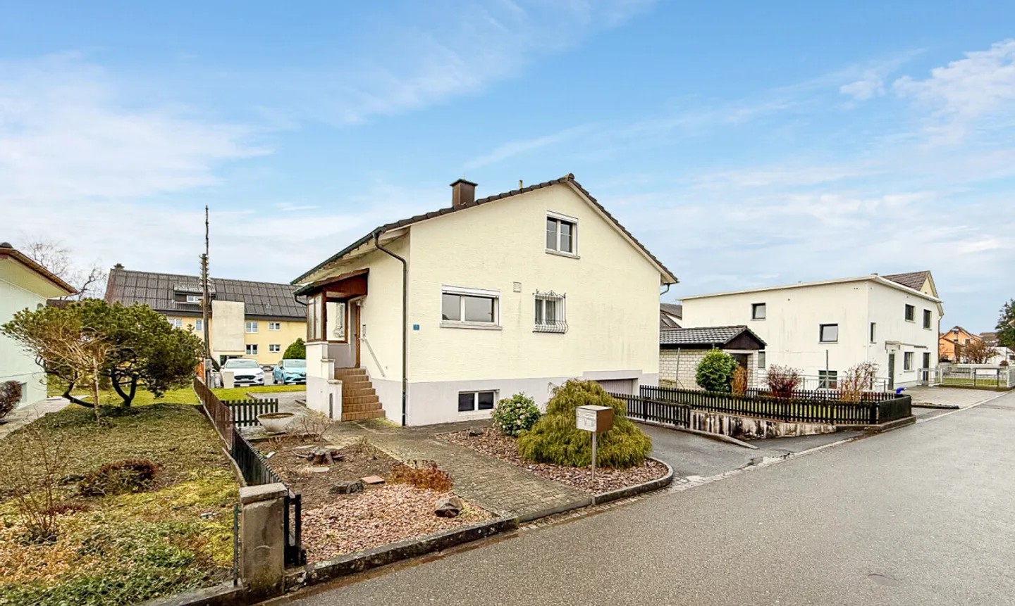 Freistehendes EFH mit Potenzial - Foto 1 von 11