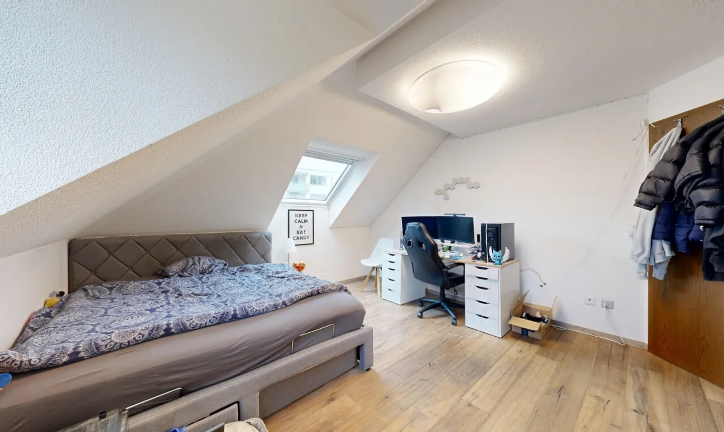 Charming 3.5-room apartment with open gallery and fireplace - Photo 10 of 11