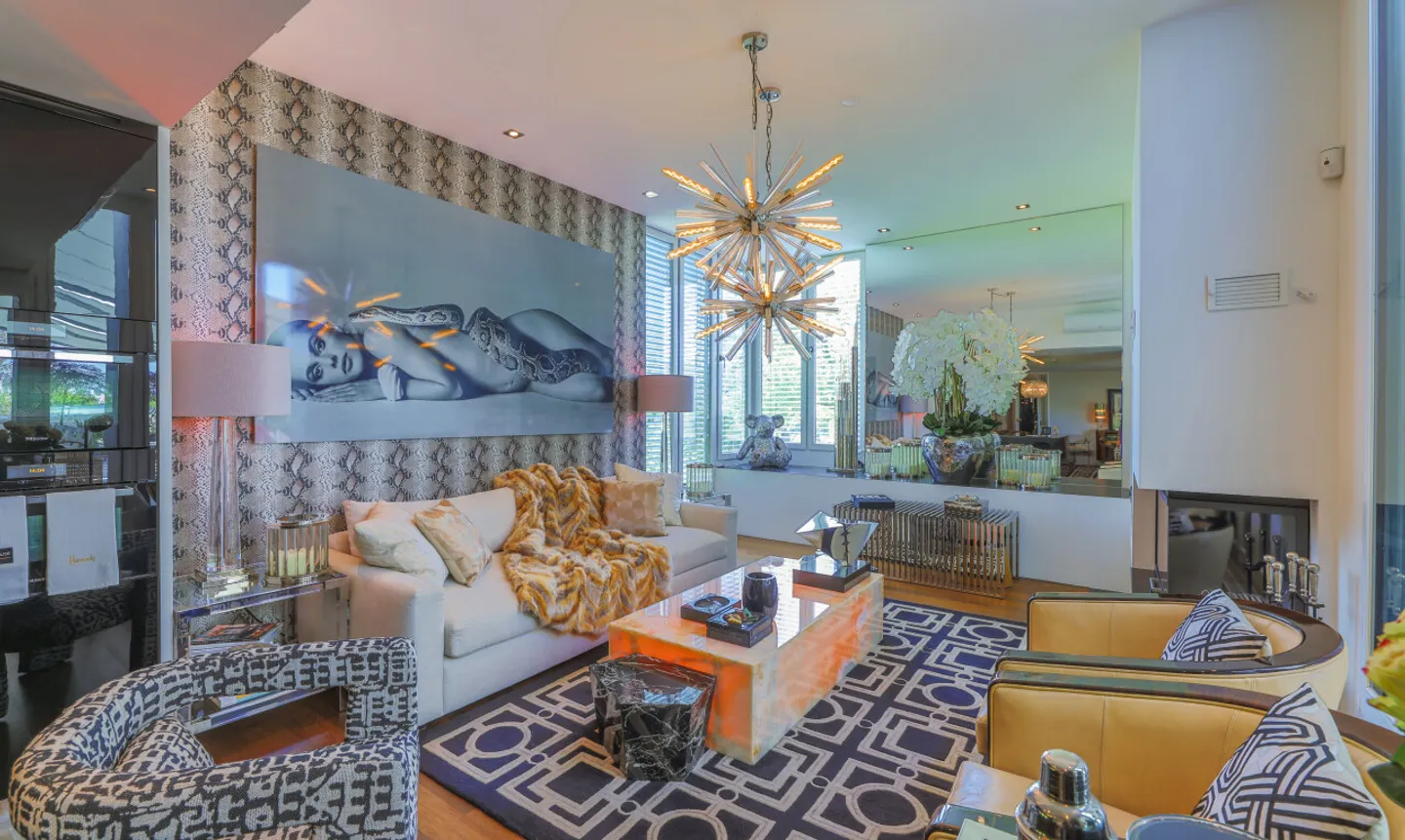 Exclusive terrace apartment with panoramic view - Photo 3 of 11