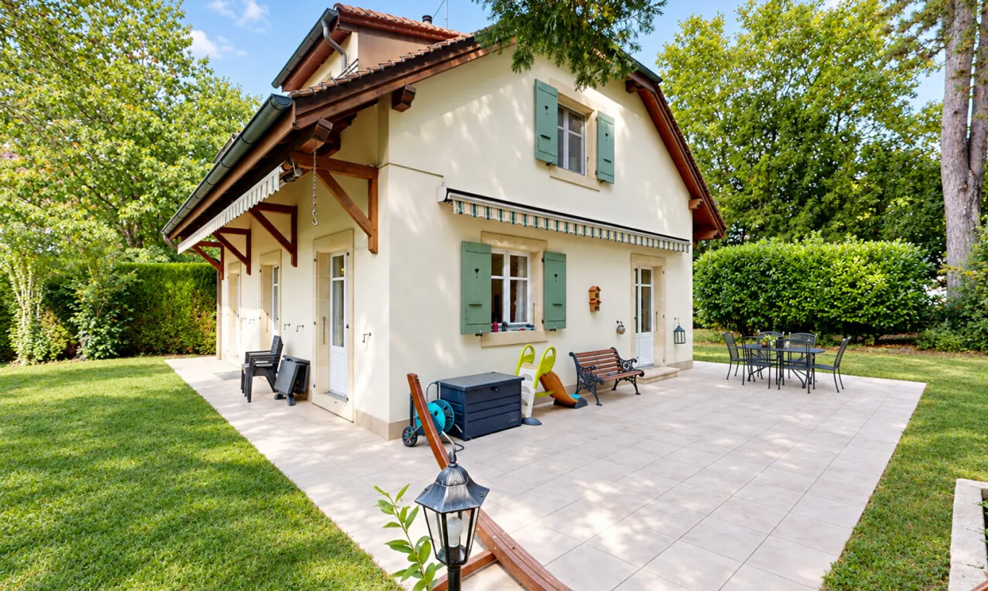 Beautiful family home with garden very well located - Photo 1 of 11