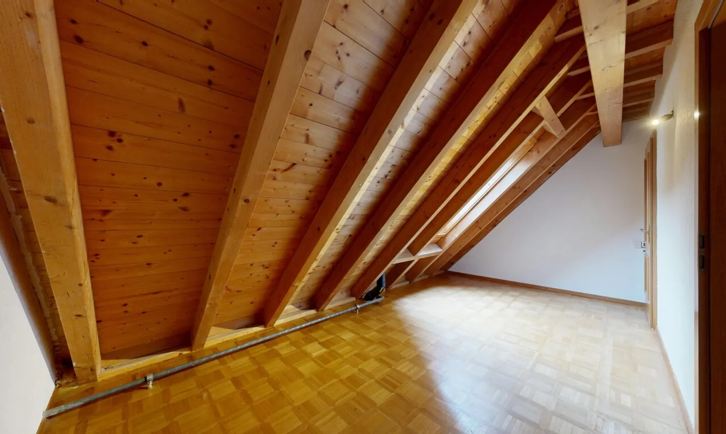 Geräumiges Doppelhaus mit Garten - Foto 8 von 11