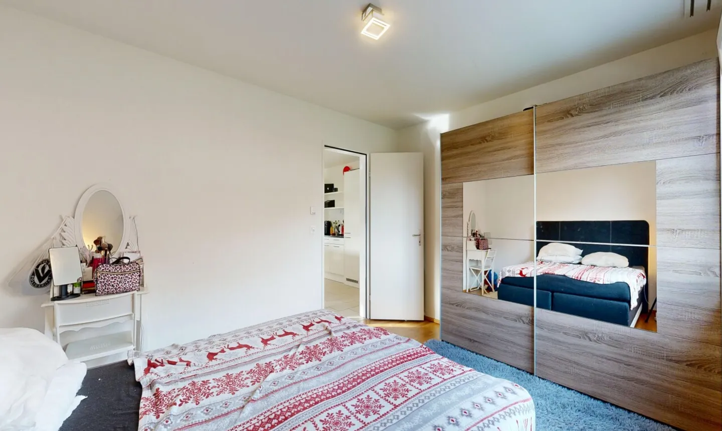 Moderne 3.5-Zimmer-Gartenwohnung mit 184 m² Garten und Sitzplatz - Photo 9 sur 11