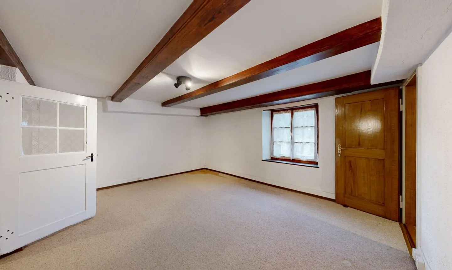 Edificio storico in posizione centrale per uso individuale - Foto 4 di 11