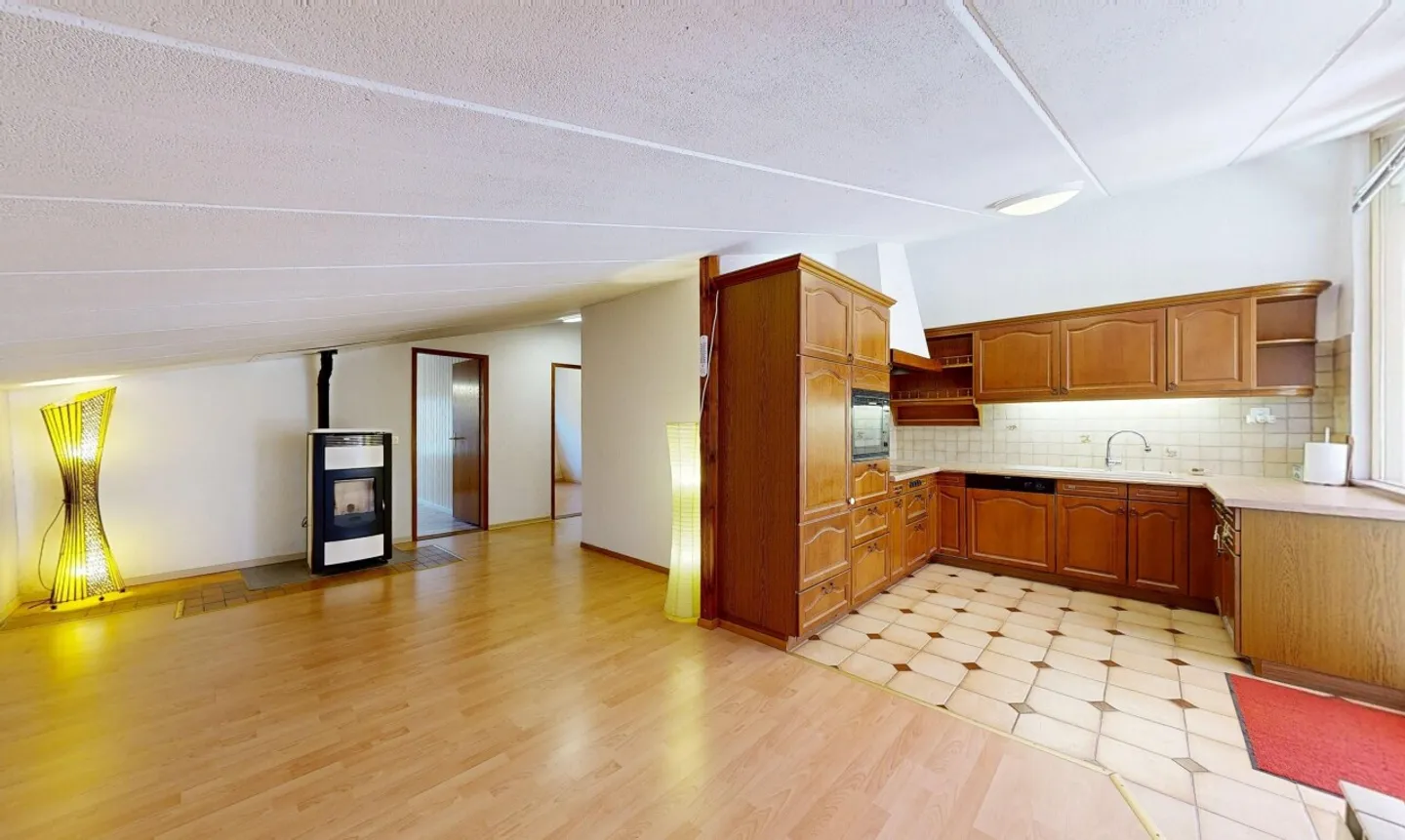 Cheyres: Piccola casa da reinventare a pochi passi dal lago - Foto 3 di 11