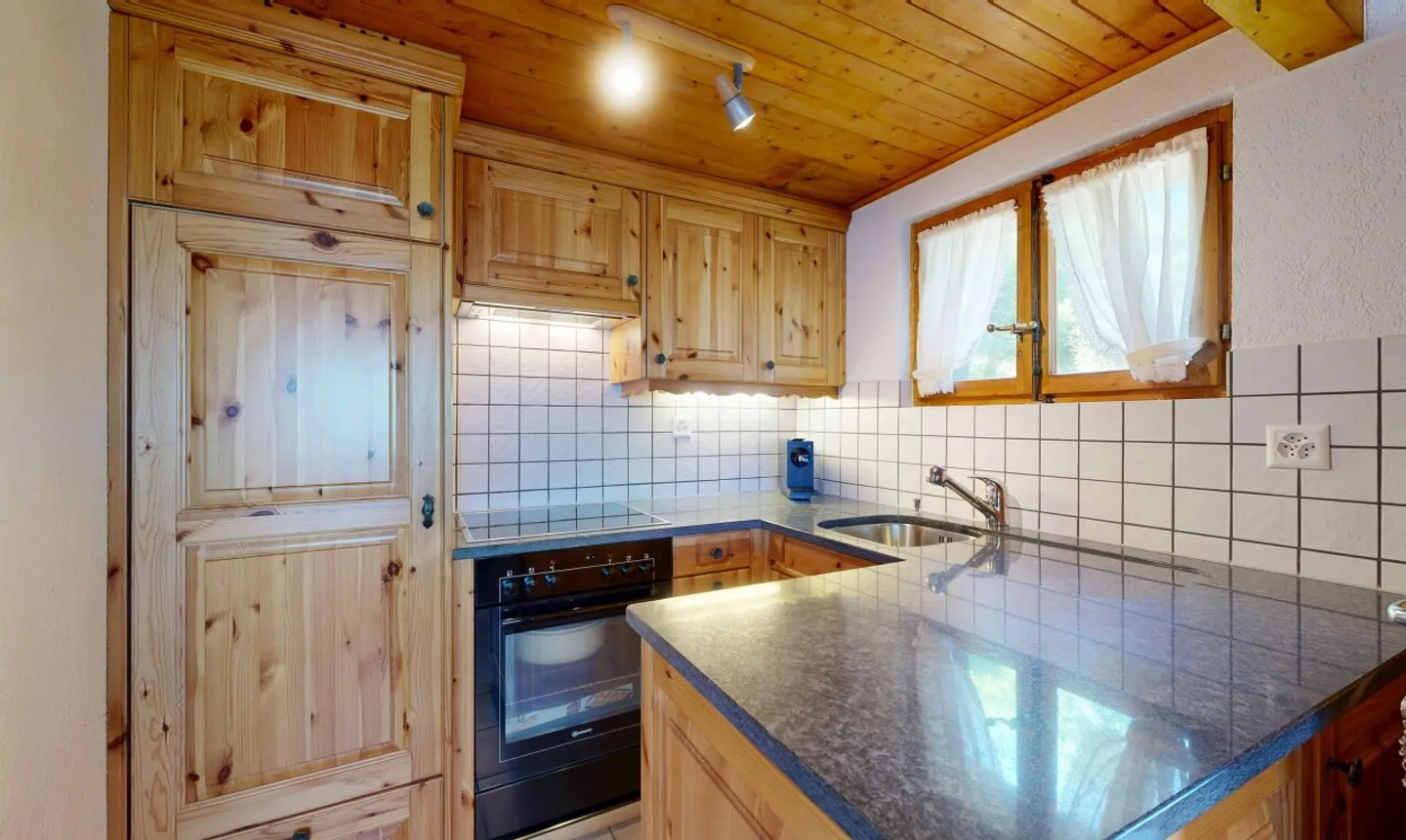 Magnificent chalet with panoramic view in Haute-Nendaz - Photo 8 of 11