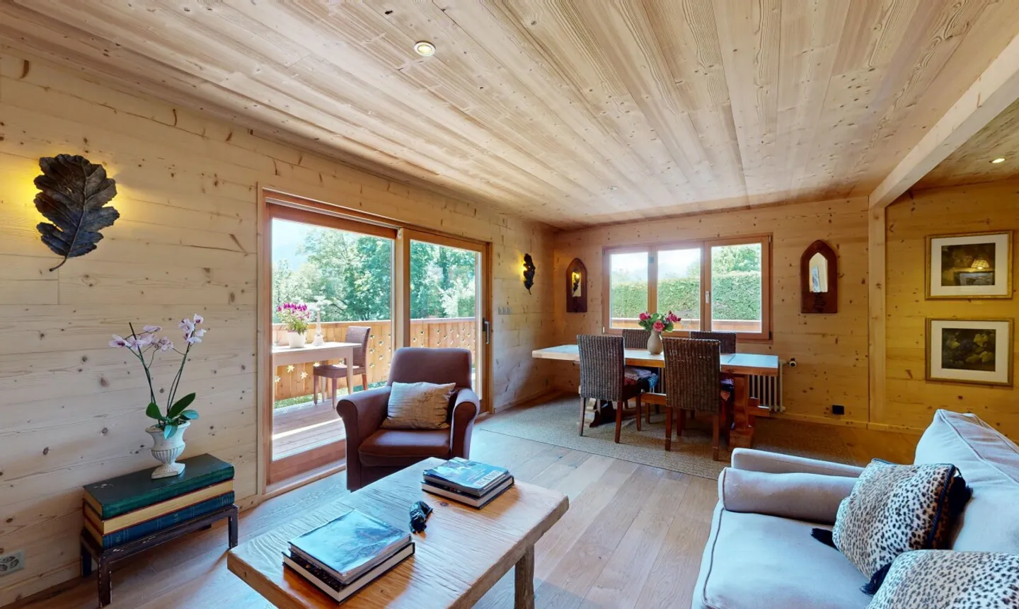 Exclusive: magnificent chalet with 2 apartments - Photo 7 of 11