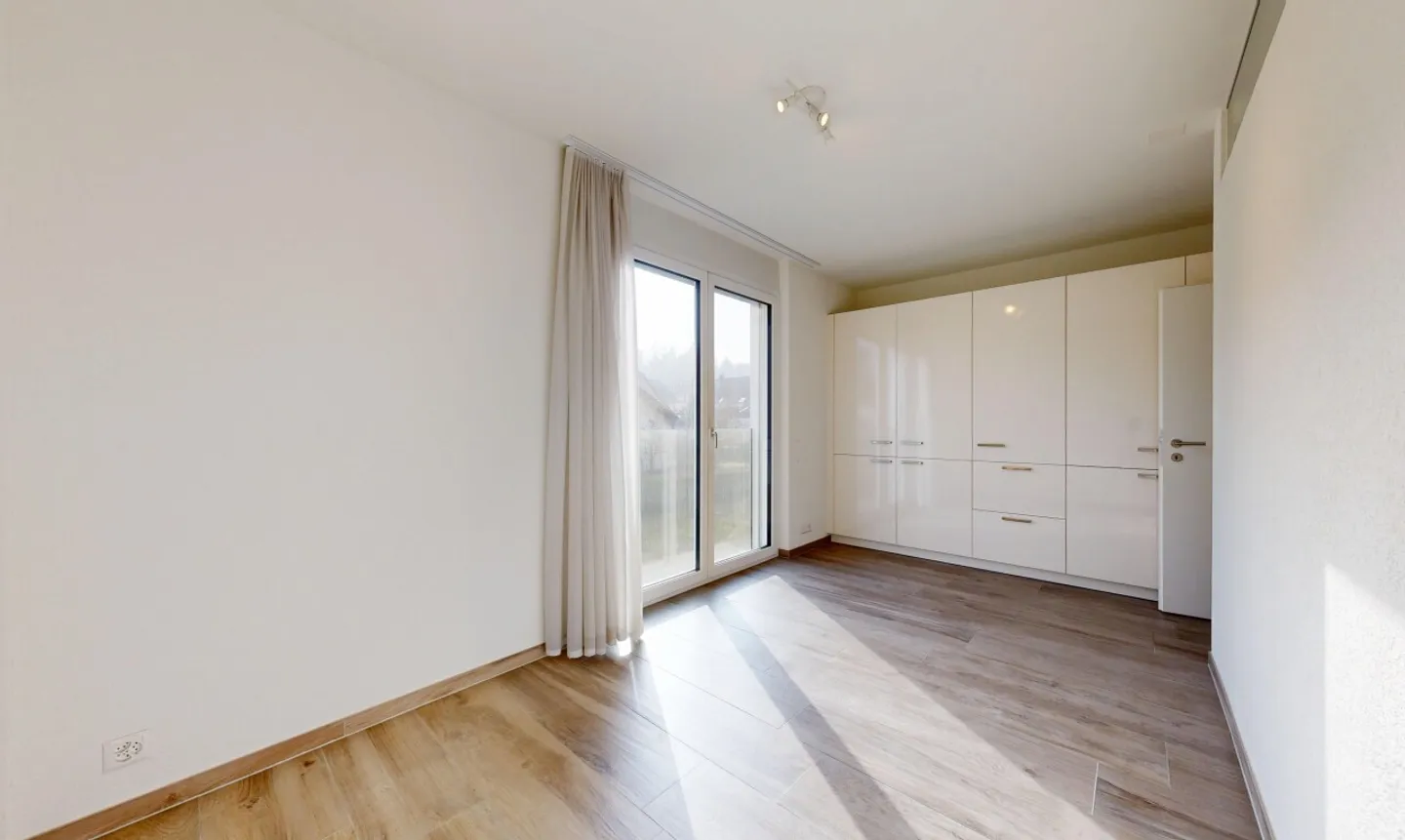 Modern 3.5-room apartment with balcony and flexible additional space - Photo 7 of 11