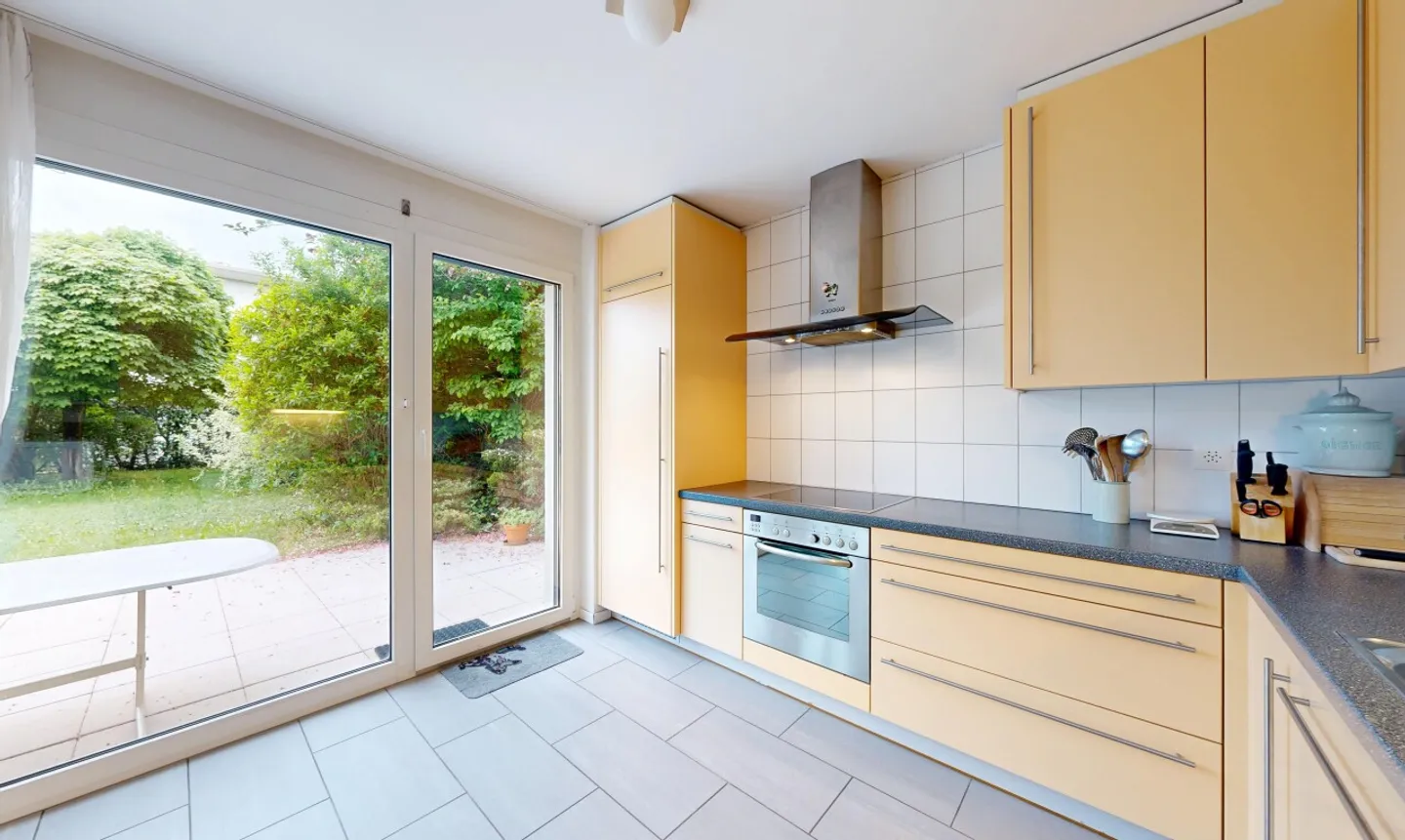 Spacious 6.5-room villa with landscaped garden in Cernier - Photo 9 of 11