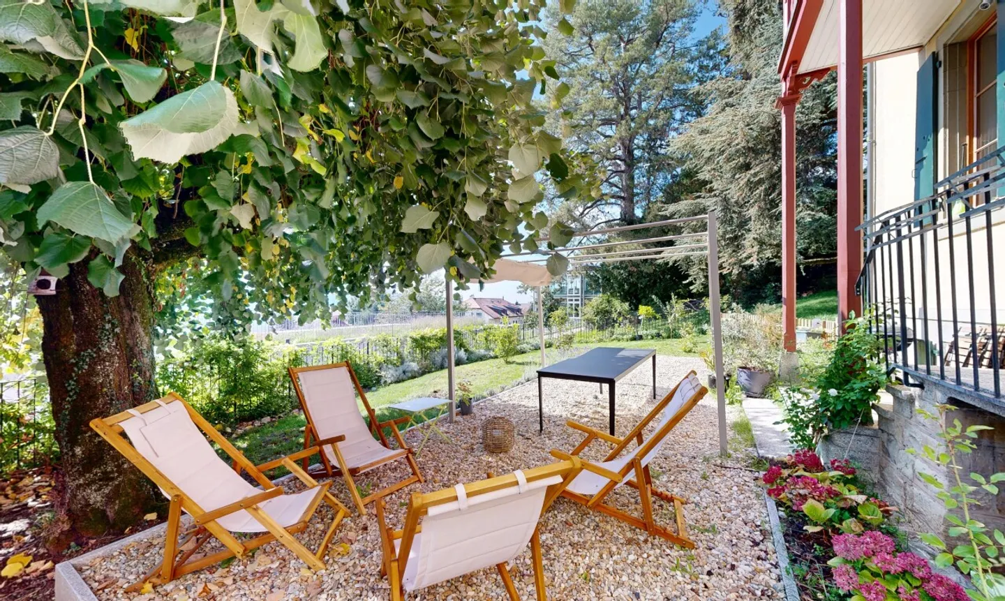 Magnificent renovated garden-level apartment in Saint-Légier - Photo 10 of 11