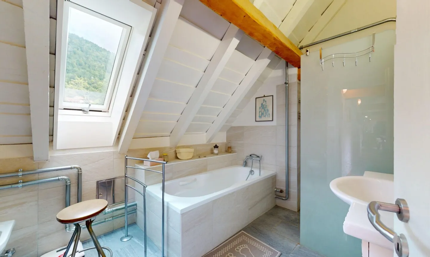 Einzigartige private Residenz in St-Imier - Selbsttragende Investition - Foto 10 von 11