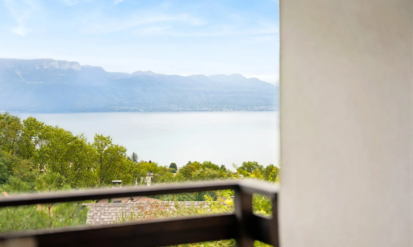 Familienhaus in Belmont-sur-Lausanne — Seeblick und Südostausrichtung - Foto 8 von 11