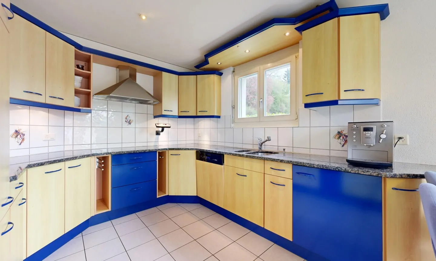 Stylish 6.5-room house in elevated location with panoramic view - Photo 8 of 11