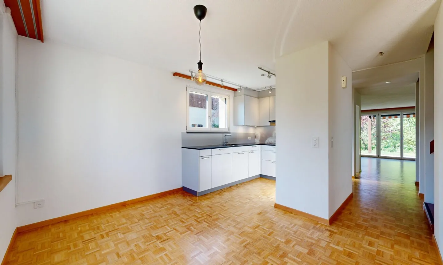 Charmante maison de ville de 5,5 pièces avec grenier aménagé - Photo 5 sur 11