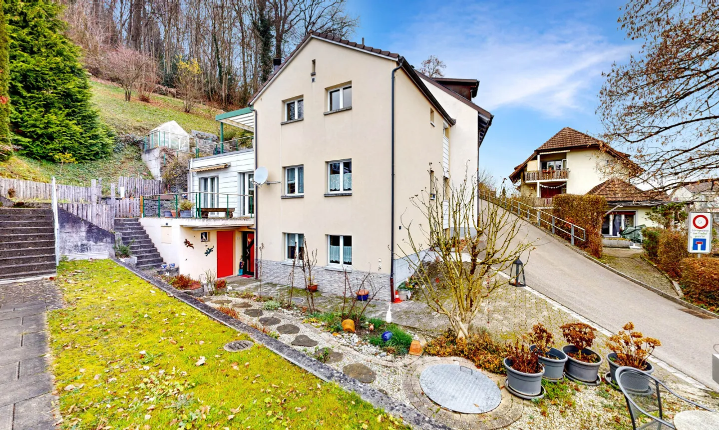 Geräumiges Doppelhaus mit Aussicht - Foto 1 von 11