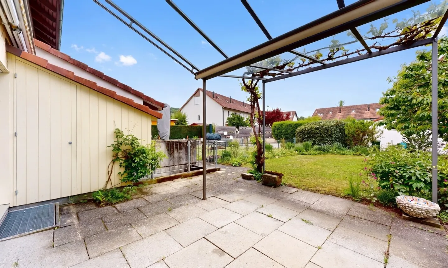 Casa angolare di 5,5 stanze con giardino idilliaco in posizione adatta alle famiglie - Foto 3 di 11
