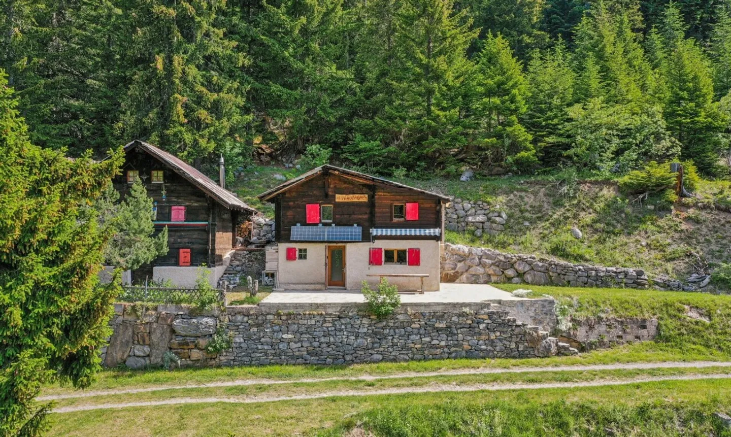 Renovated Mayen along a private path Savièse/Sanetsch easily accessible - Photo 4 of 11