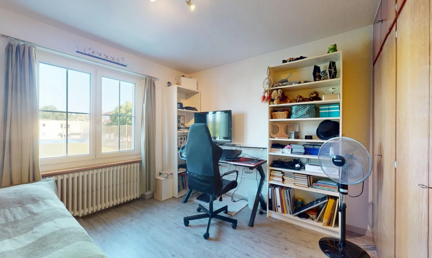 Casa spaziosa con giardino e molto spazio per la famiglia e l'ufficio - Foto 10 di 11