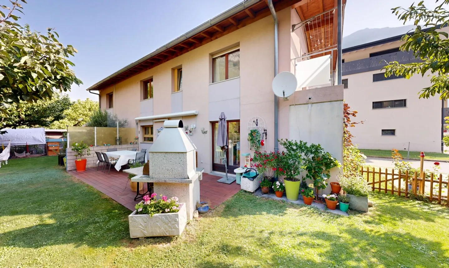 Villa individuelle à Vernayaz— espaces modulables, extérieur verdoyant - Photo 1 sur 11