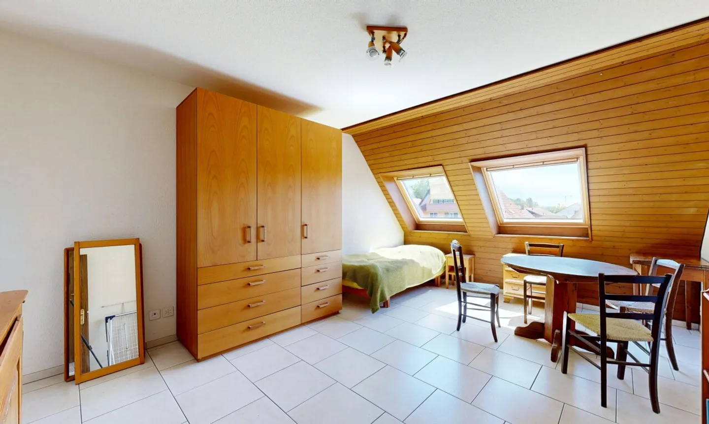 Spacieux appartement de 4.5 pièces avec cheminée et vue panoramique - Photo 9 sur 11