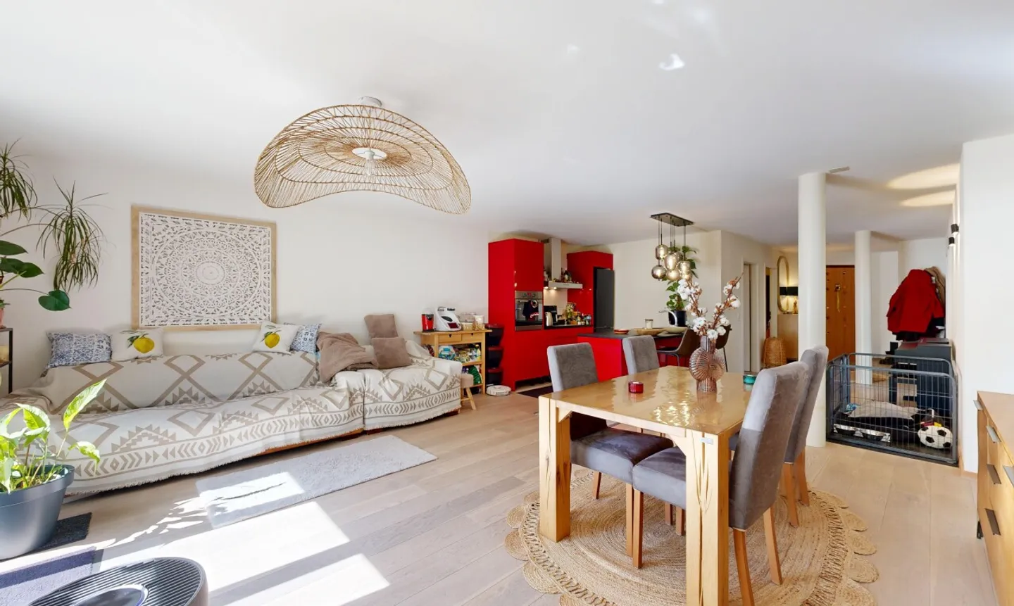 Bright family apartment with terrace in the heart of Epalinges - Photo 2 of 11