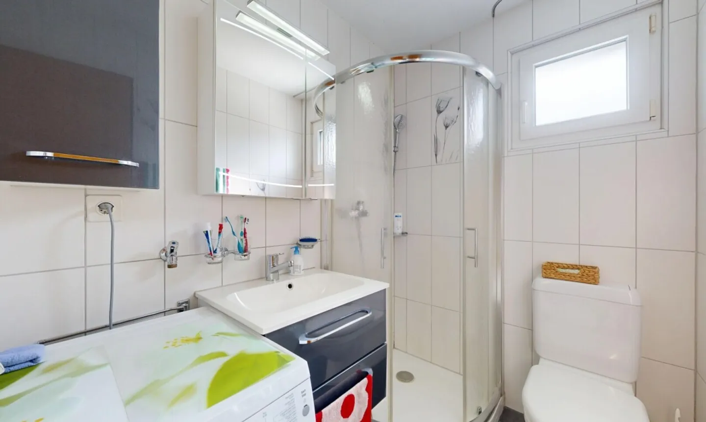 Appartamento elegante di 4,5 stanze con balcone a Nidau - Foto 10 di 11