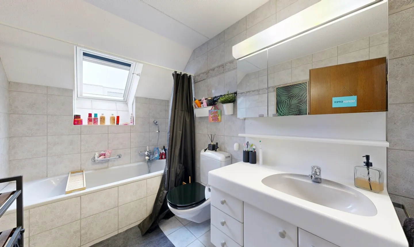 Charming 3.5-room apartment with open gallery and fireplace - Photo 8 of 11