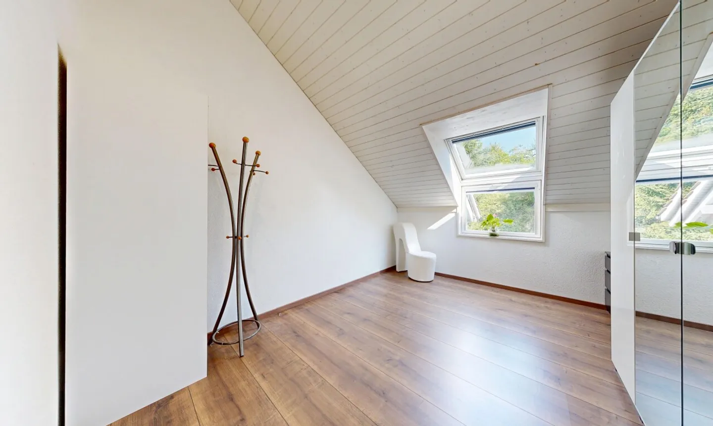 Helle 5.5-Zimmer-Doppelhaushälfte - Foto 10 von 11