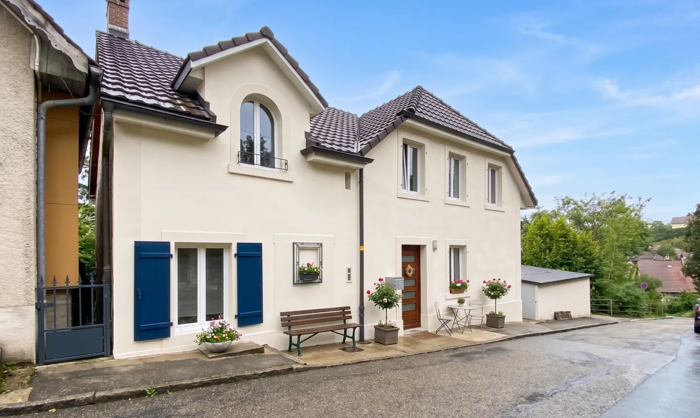 Maison de caractère rénovée avec vue Jura - Photo 1 sur 11
