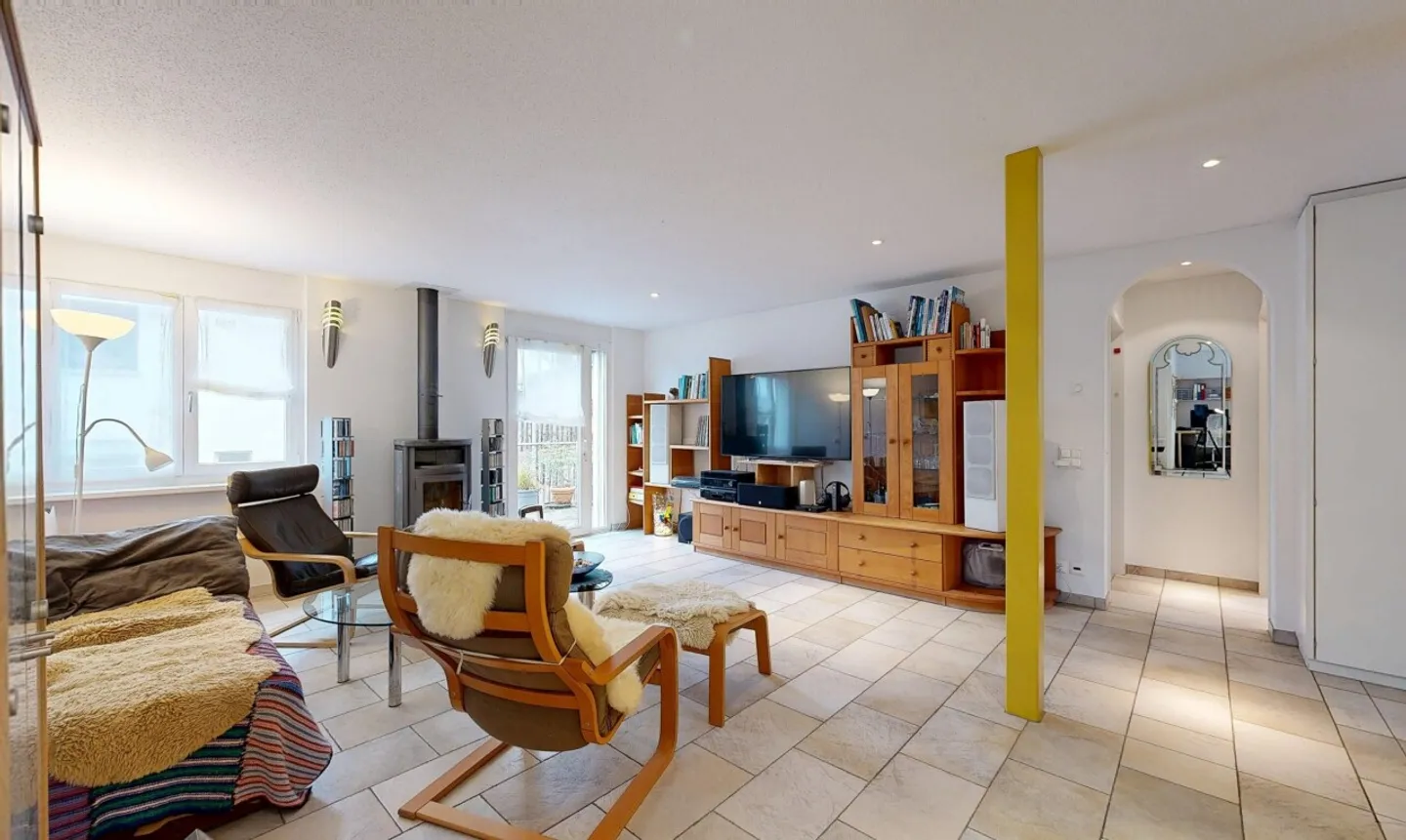 Geräumiges Doppelhaus mit Aussicht - Foto 3 von 11